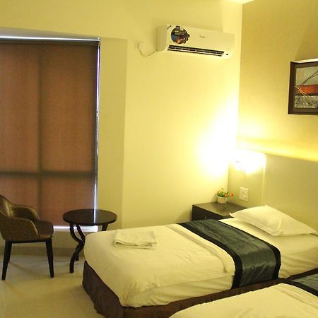 Hotel Patiala House Ахмаднагар Екстериор снимка