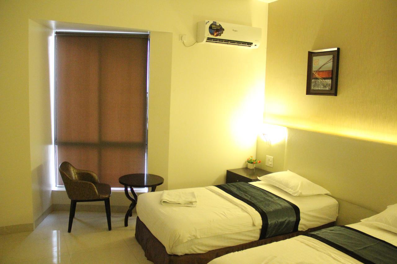 Hotel Patiala House Ахмаднагар Екстериор снимка